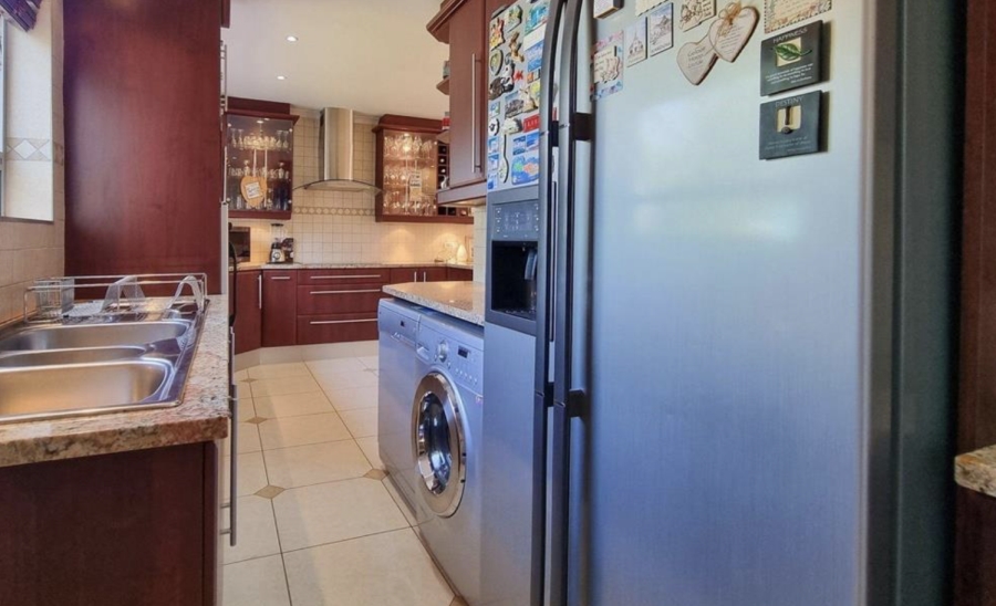 To Let 4 Bedroom Property for Rent in Rosendal Western Cape